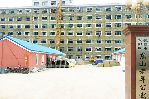 岩棉保温材料在建筑项目现场安装